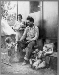 'Fruit tramp' family from Texas, 1935 (Source: Library of Congress)