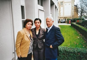 Nizaqete Bislimi with her parents on the day she was admitted to the bar (Source: Spiegelonline)